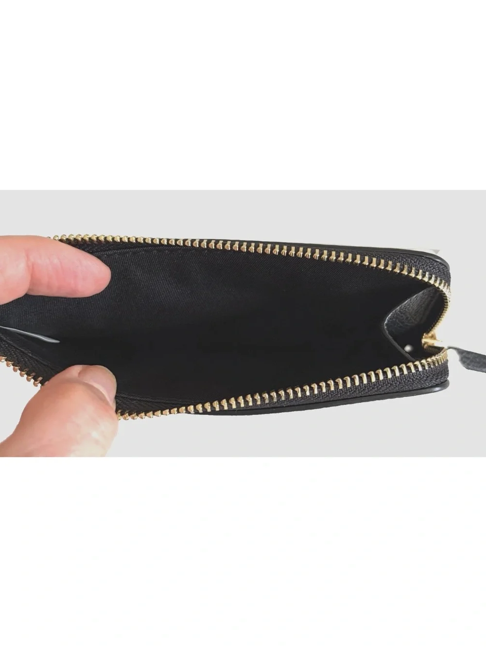 New Tory Burch Blake Zip Card Case Wallet Pebble Leather Black